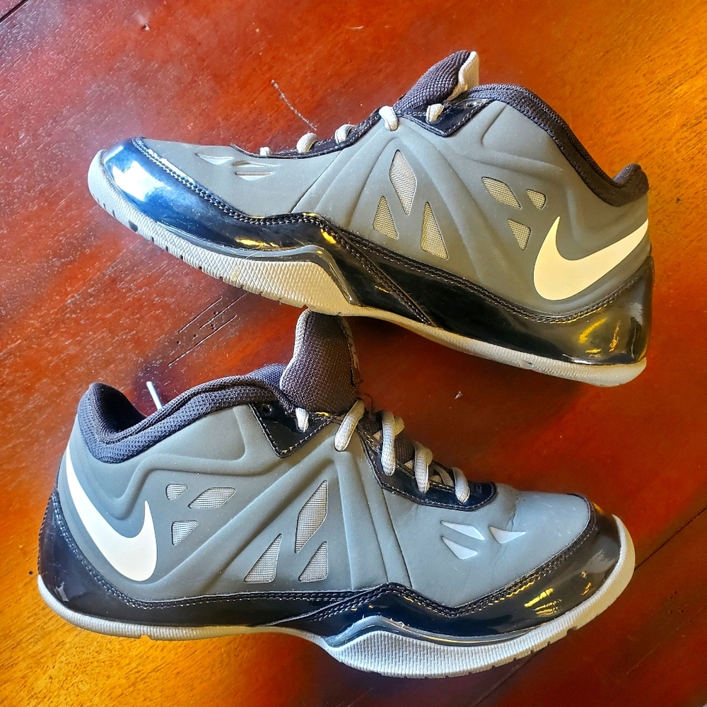 NIKE AIR SHOES